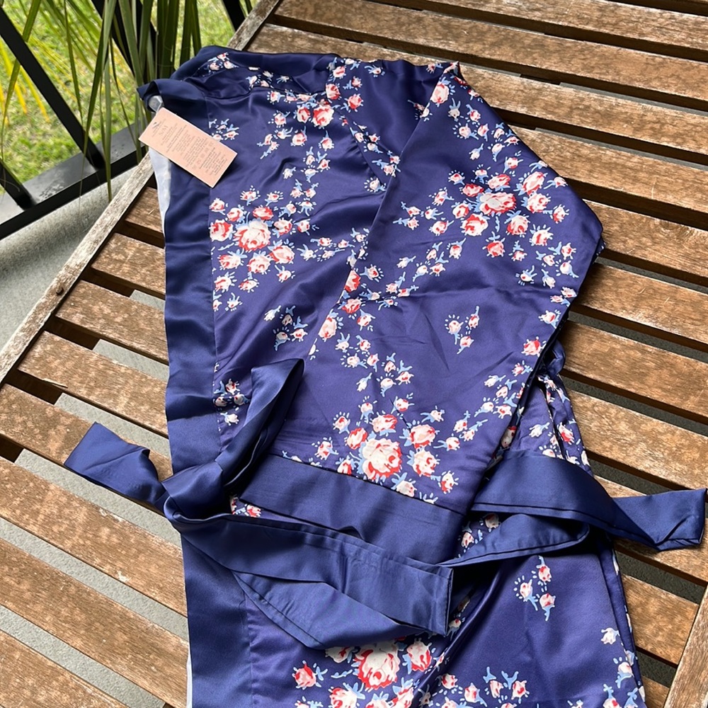 Satin Robe - Picture 1 of 4